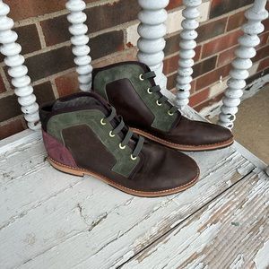 Ahnu womens boots. Size 8.5